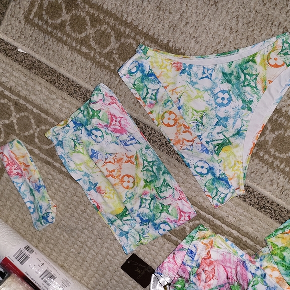 His and hers bathed in suit large bottoms for a guy the swimsuit is an extra lar - Picture 2 of 3